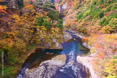 日光市　鬼怒川温泉　鬼怒川の紅葉とライン下り