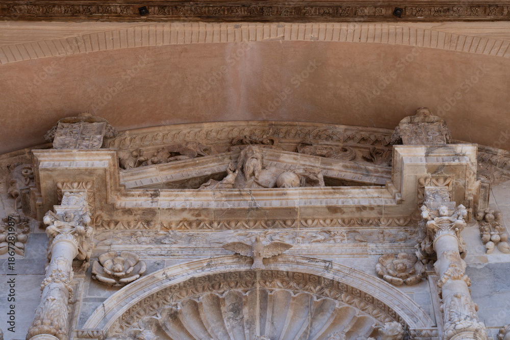 Obraz premium Intricate stone carvings above a grand entrance.. Collegiate Church of Santa María la Mayor, in Calatayud, Spain