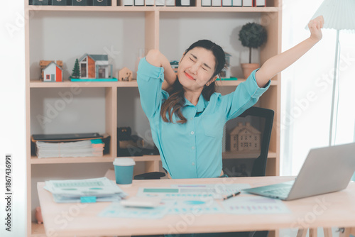 Принти на полотні An Asian female accountant experienced severe, twisting pain while working at her desk, indicating possible poor posture or prolonged sitting