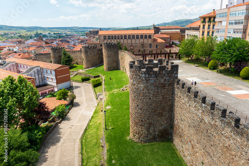 Murallas de Plasencia detalles arquitectónicos medievales, Walls of Plasencia medieval architectural details, Architektonische Details der Stadtmauern von Plasencia, プラセンシアの城壁中世建築詳細, Détails architect