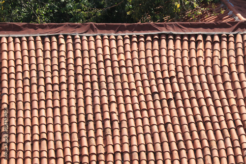 besondere Dachziegeln auf einem Dach in der Altstadt von Antalya in der Türkei