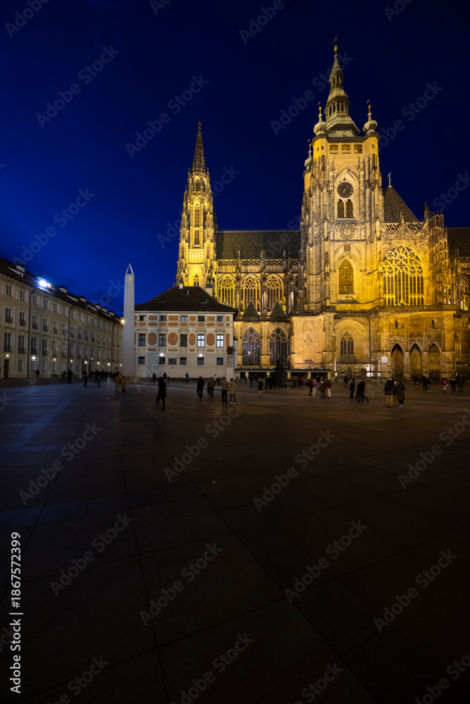 Naklejka premium St. Vitus Cathedral in Prague Castle at night