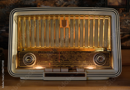 Vászonkép Altes Deutsches Röhrenradio von 1958