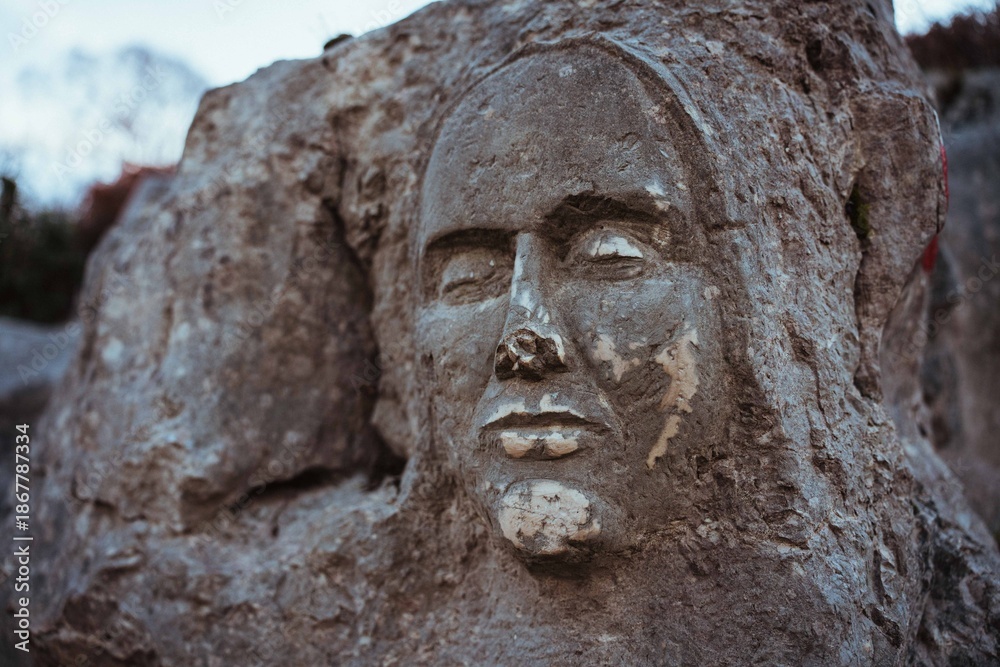 Obraz premium portrait of a human face carved on natural rock. Outdoor trekking in a natural forest environment. Shot in the Lepini Mountains, Lazio, Italy.