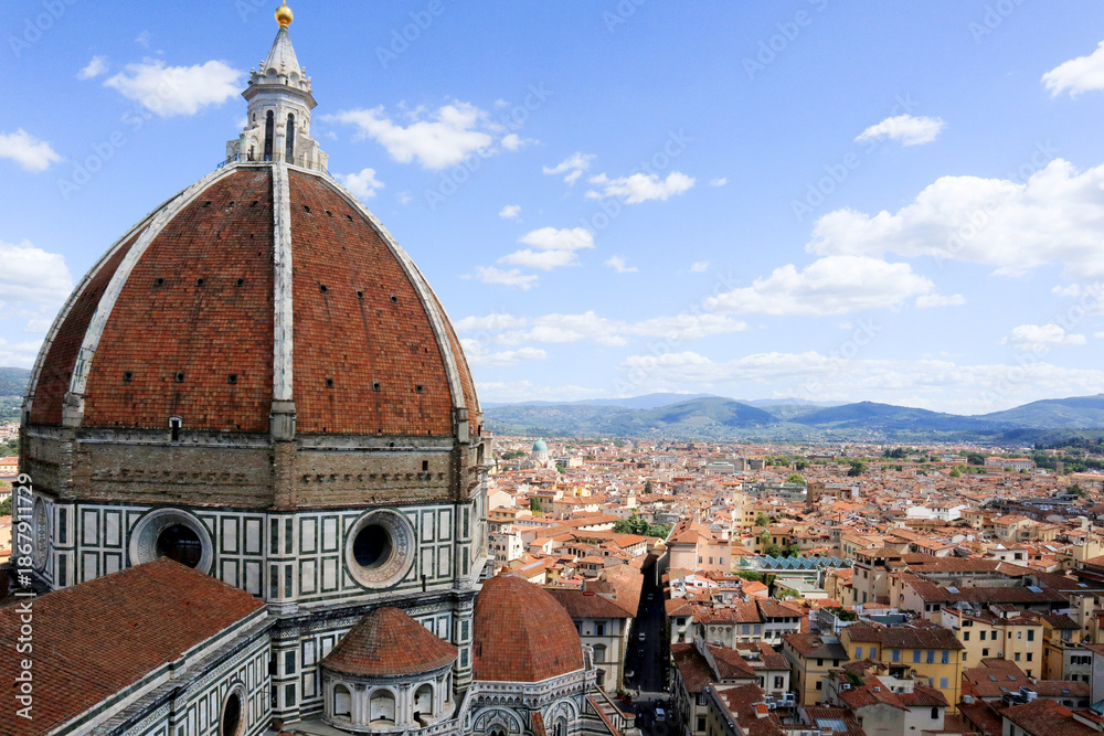 Fototapeta premium Florence, Italy view of the Duomo of Santa Maria del Fiore and the city from above. Bird's eye view of florence and the Duomo Basílica 