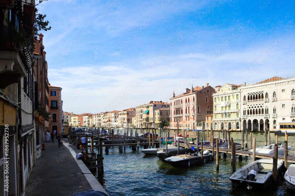 Obraz premium beautiful panoramic view of the Grabd canal with it's colorful buildings in Venice, Italy