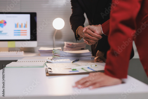 Bild auf Leinwand Business professionals shaking hands confirming new partnership agreement