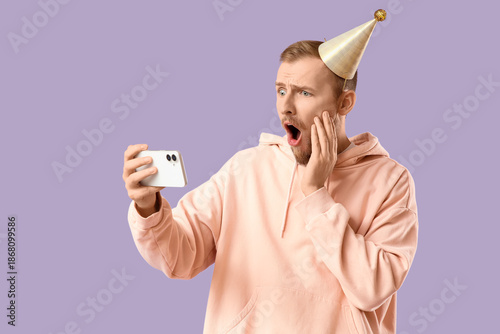 Shocked young man with mobi...
