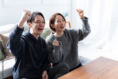 Konstfotografi ガッツポーズをする男女