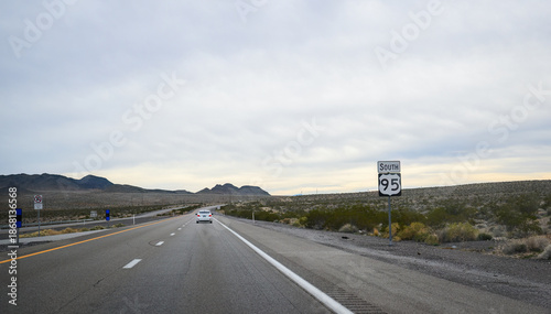 Billede på lærred U.S. Route 95 in the southeastern desert region. California.