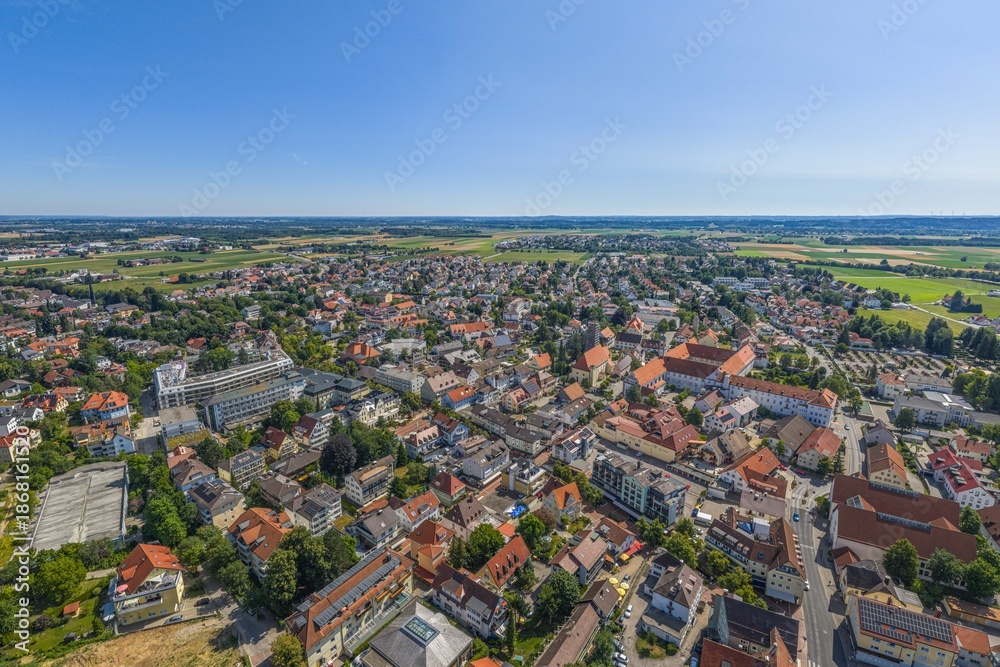 Fototapeta premium Die Kneippkurstadt Bad Wörishofen im schwäbischen Unterallgäu aus der Vogelperspektive