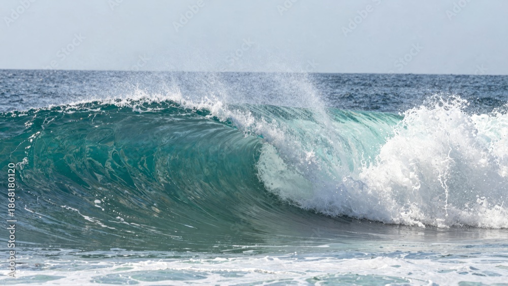 Fototapeta premium Powerful ocean wave crashing on shore