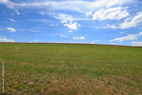 wiese fernsicht wolken landschaft idyllisch