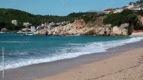 Wallpaper Mural Breiter Strand mit sanften Wellen und mediterraner Küste, Himarë, Kreis Vlora, Albanien Torontodigital.ca