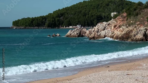 Wallpaper Mural Breiter Strand mit sanften Wellen und mediterraner Küste, Himarë, Kreis Vlora, Albanien Torontodigital.ca