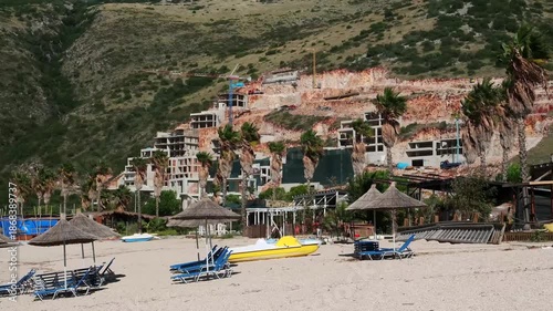 Wallpaper Mural Strand mit Liegen und Sonnenschirmen vor Resortbaustelle, Jala, Qark Vlora, Albanien Torontodigital.ca