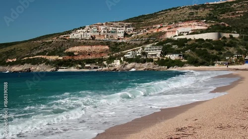 Wallpaper Mural Leerer Strand mit Brandung und Resorts im Hintergrund, Jala, Qark Vlora, Albanien Torontodigital.ca