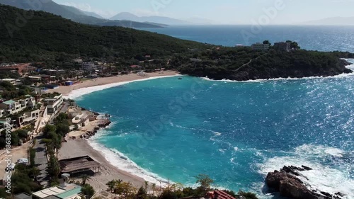 Wallpaper Mural Moderne Hotelanlage an felsiger Küste mit Blick aufs Meer, Jala, Qark Vlora, Albanien Torontodigital.ca