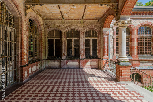 Lost Place, Terrasse vom Sanatorium der Heilstätten Beelitz, Brandenburg