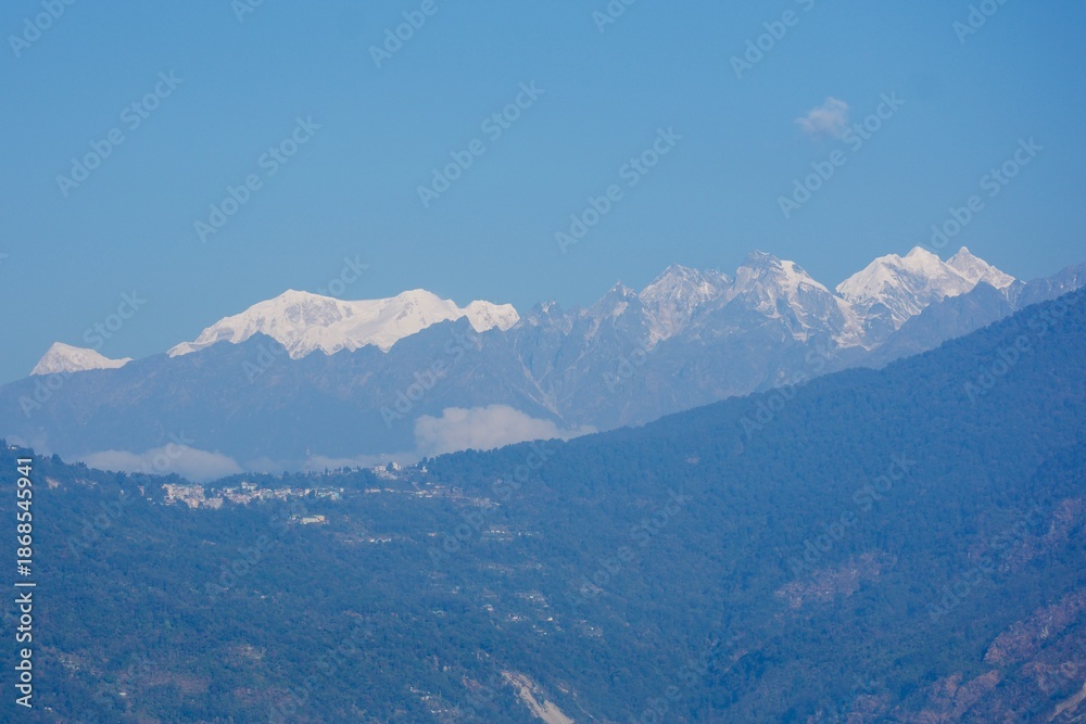 Fototapeta premium Kanchenjunga mountain range view from a homestay in Temi, Sikkim