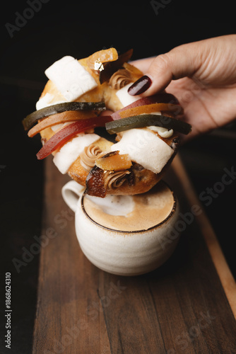 Rosca de reyes con un café 