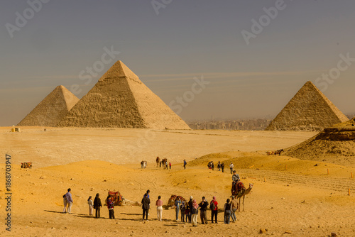 Tableau sur toile Great pyramids of Giza in Cairo, Egypt