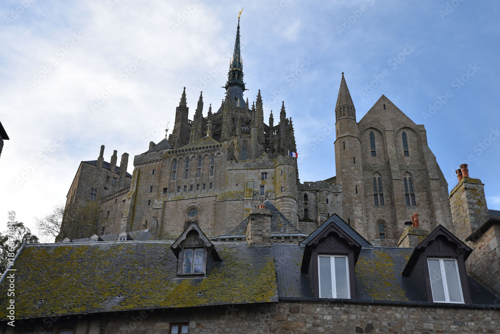 Fototapeta premium Abbaye du Mont-Saint-Michel en Normandie 