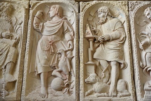 Valokuva Evangélistes à l'abbaye du Mont-Saint-Michel en Normandie