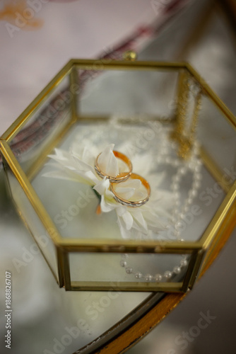 wedding rings in box