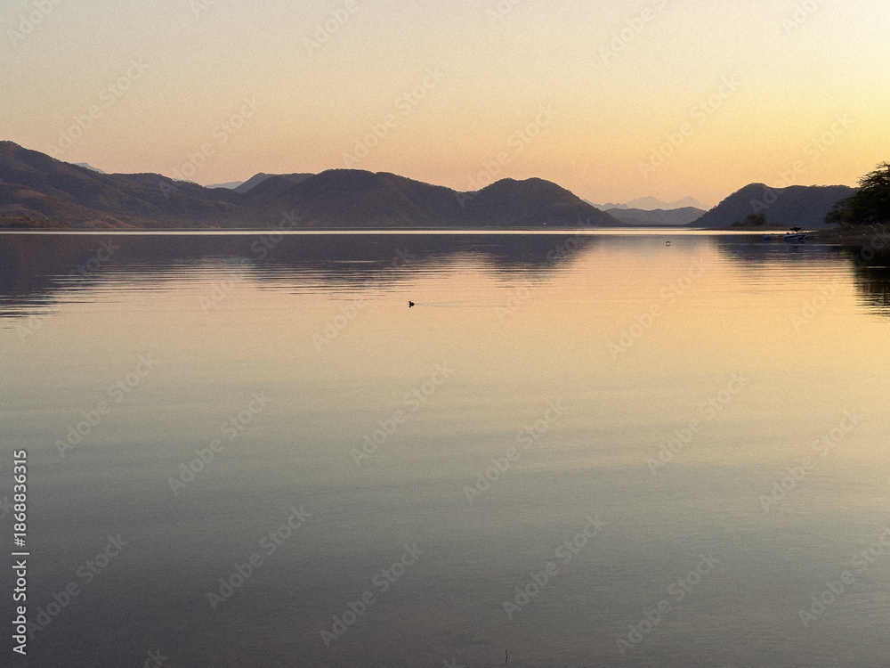 Fototapeta premium 3 Atardecer en la presa