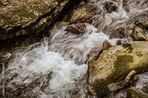 Over millions of years, the Orfento River (in the municipality of Caramanico Terme) has carved out a narrow gorge now covered by dense riparian vegetation featuring willows, ferns, and mosses.