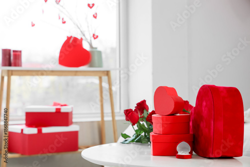 Gifts for Valentine's Day w...