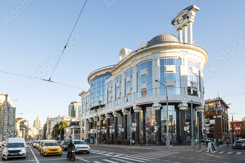 Urban Street Scene rush hour Bustling City