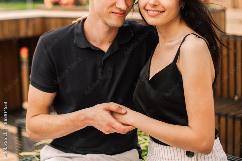 Naklejka premium Loving couple hugging in the street.