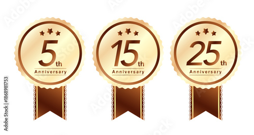 豪華なゴールドの5周年・15周年・25周年アニバーサリーメダルセット。茶色のリボンと三つ星をあしらった気品あるデザイン。企業の創立記念、店舗の周年祭、キャンペーンや表彰に最適なベクター素材。