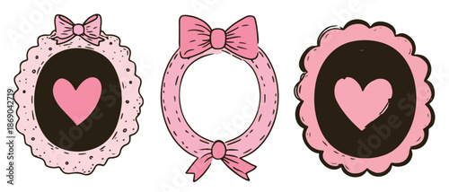 Zestaw trzech różowych ramek z kokardami i sercem, idealny na przezroczyste tło do Walentynek.