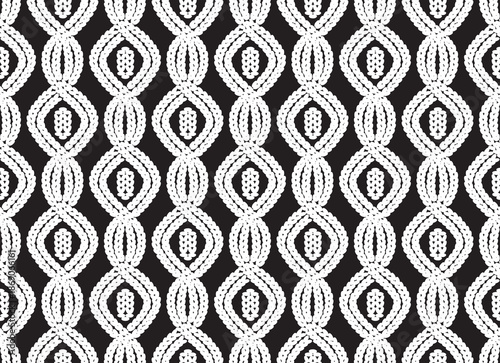 ケーブルニット　ダイヤサークル　アランニット　クロス　縄編み