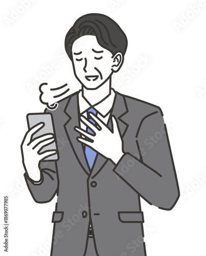 スマートフォンを見てほっとする中年のビジネスマン