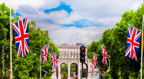 バッキンガム宮殿とイギリス国旗