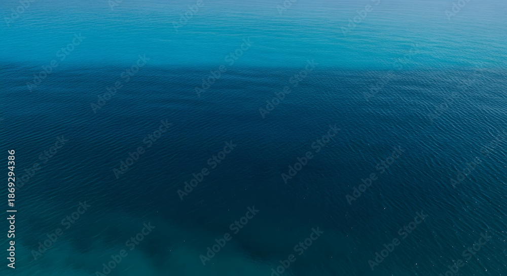 Obraz premium Deep blue and turquoise sea water surface texture with natural c
