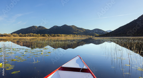 Valokuva autumn landscape on Lake Skadar in Montenegro