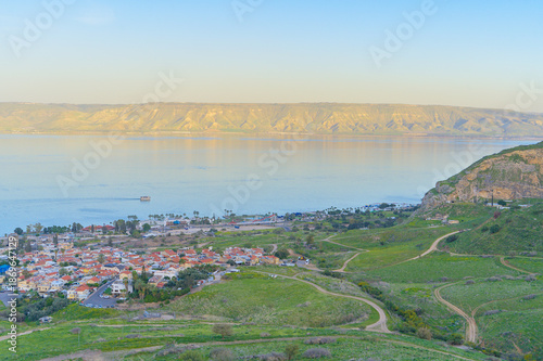 Foto Panoramic view of the city of Tiberias and the Kinneret at sunset,Israel