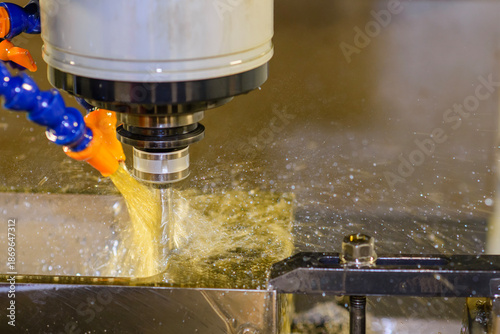 Cuadro en lienzo Close up scene the CNC milling machine finishing cut the mold parts with oil coolant method