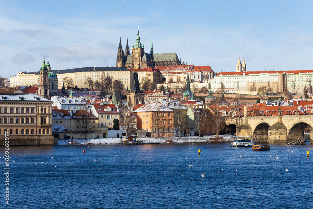 Obraz premium Snowy Prague Lesser Town with gothic Castle, Czech Republic 