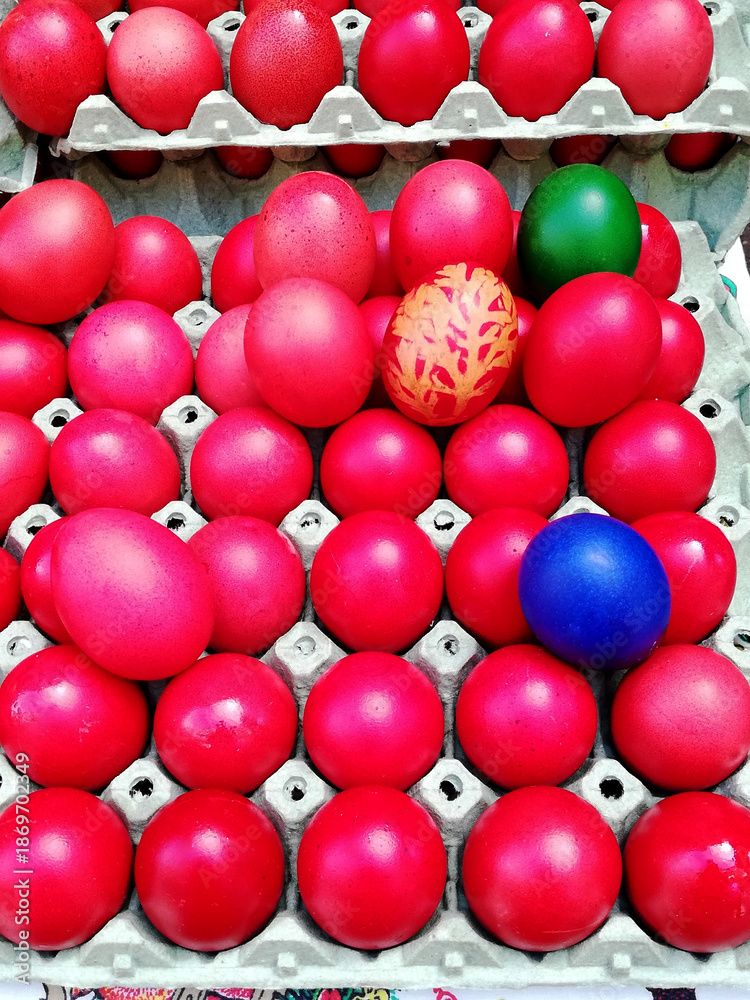 Obraz premium red Easter eggs on a tray
