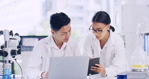 Tableau sur toile Conversation, laptop and tablet with scientist people in laboratory for planning or research