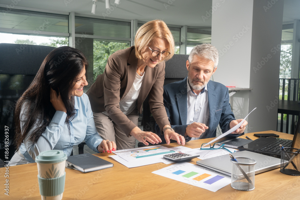 Obraz premium Diverse business people in office