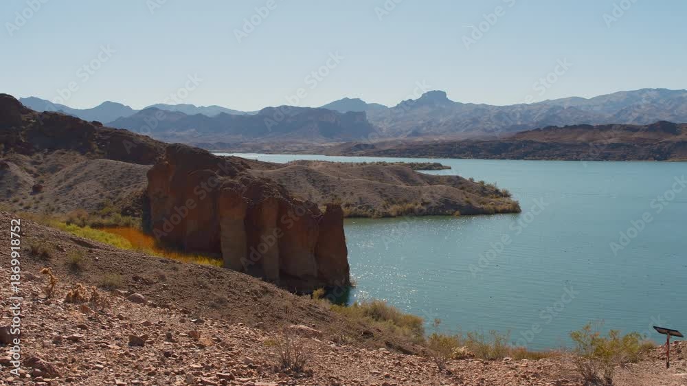 beautiful-sara-crack-trail-in-lake-havasu-city-arizona-with-blue-green