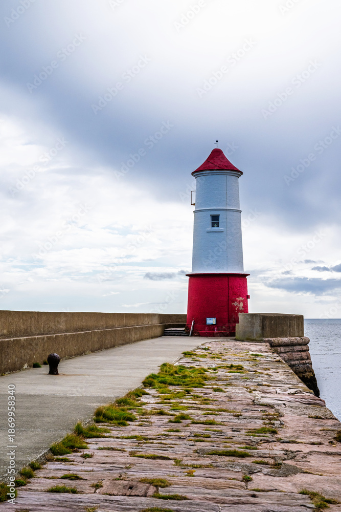 Fototapeta premium Berwick Pier and Lighthouse, Berwick-upon-Tweed, England