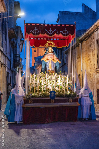 Tableau sur toile passing of a processional brotherhood, Holy Week procession, Llucmajor, Mallorca